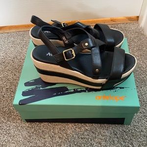 Antelope black leather wedge sandal size 37